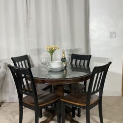 Round Kitchen Dining Table & 4 Chairs ASHLEY FURNITURE 