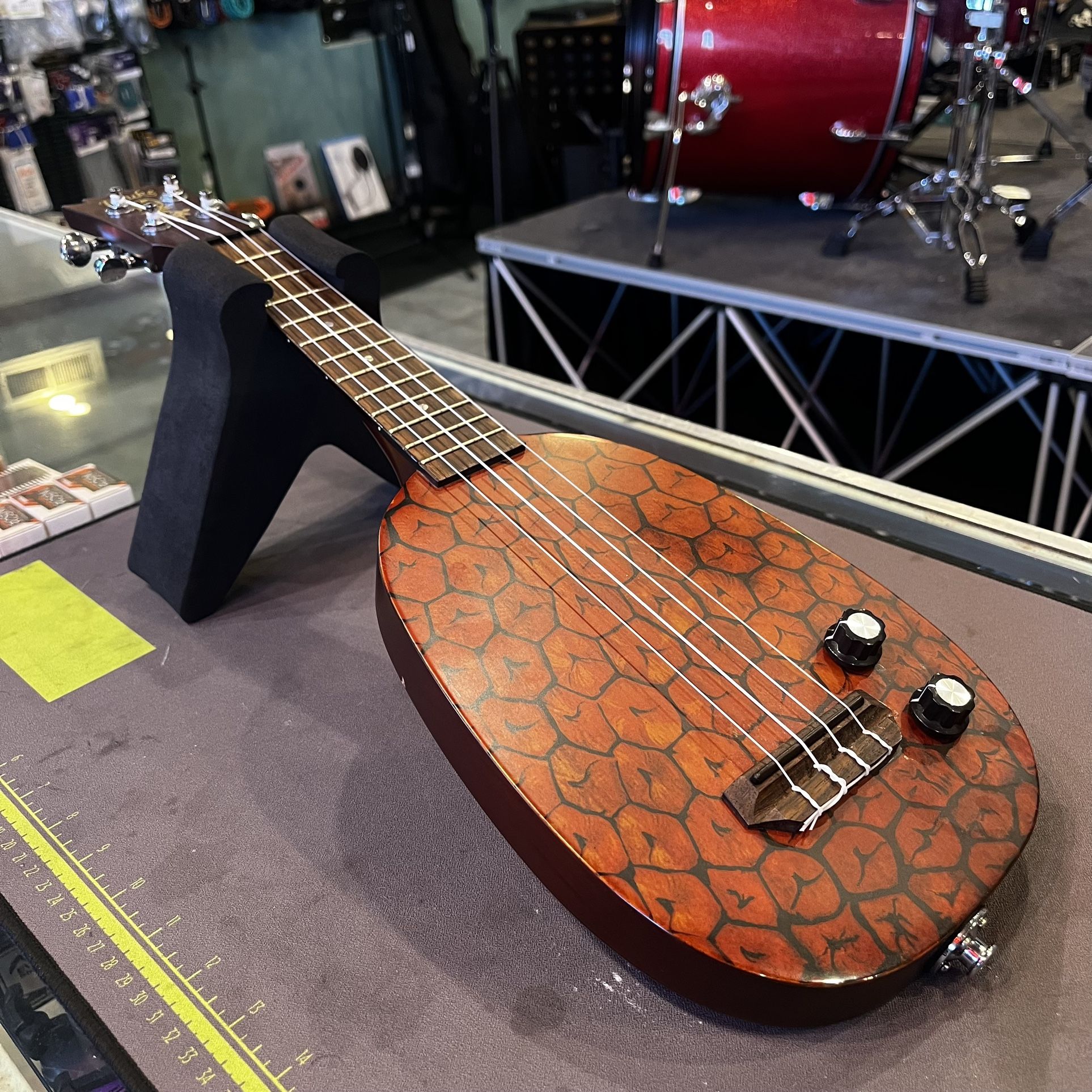 Eleuke MP3 Electric Pineapple Concert Ukulele 