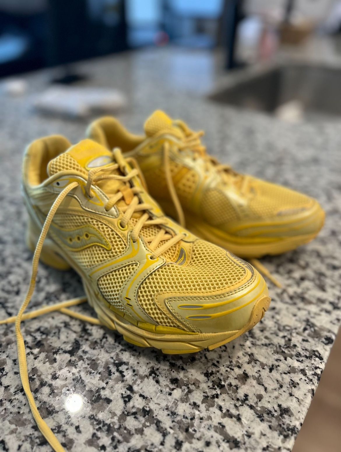 Saucony ProGrid Triumph 4 Chroma Goldfinch Running Shoes