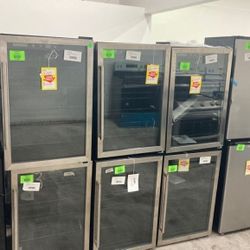 Frigidaire Mini Fridges 4.4 cu ft Frigidaire/GALANZ/MagicChef