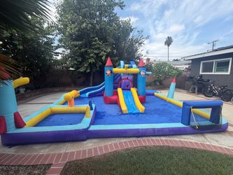 Giant kid’s water slide