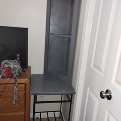 Corner Hutch / Small Table
