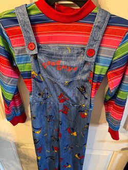 Pre-owned Chucky Halloween kids costume only. It does not come with a wig or knife. Size small/medium