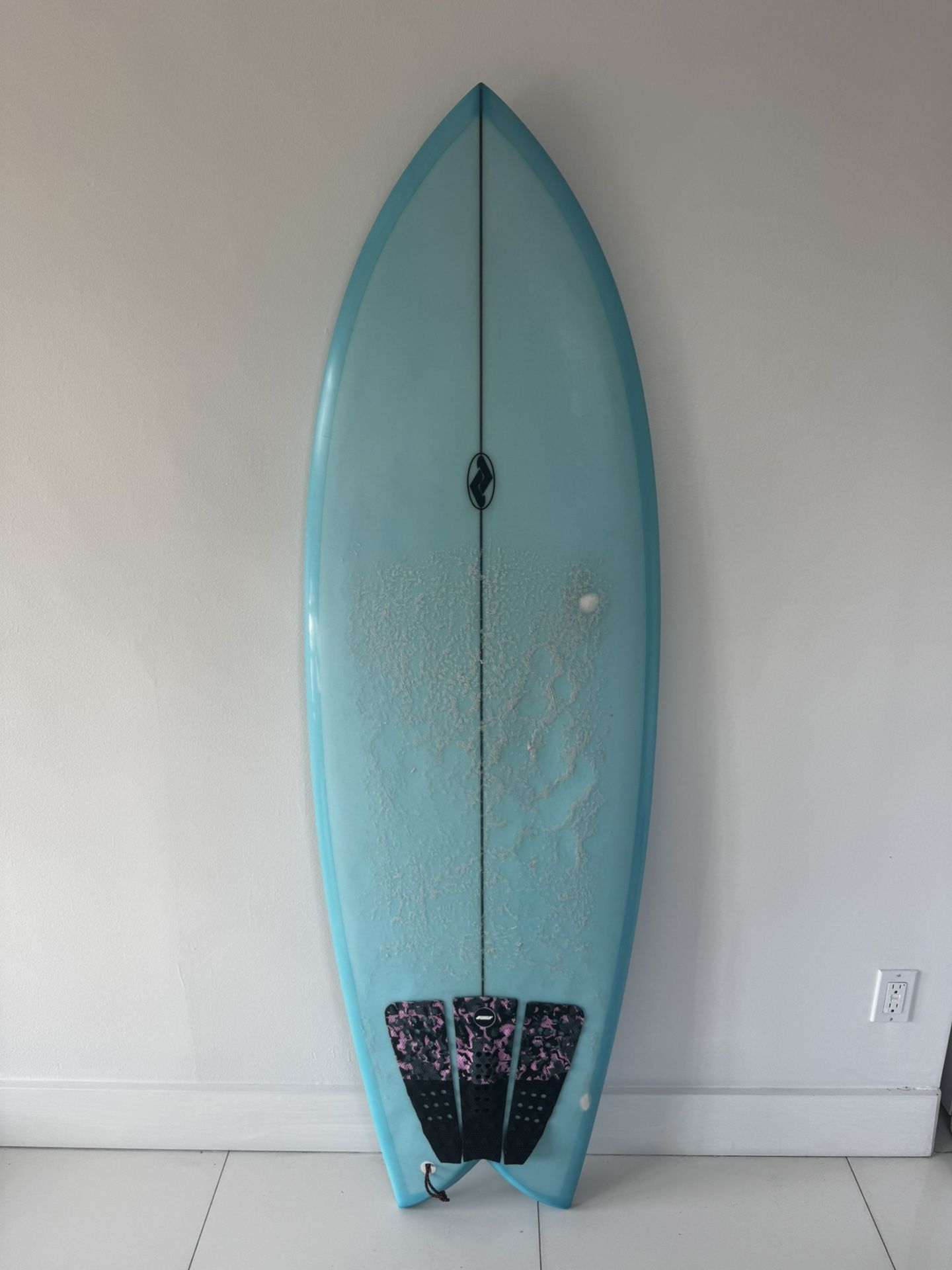 6β Fish Surfboard. Pesce