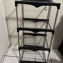 Almacenados En Torre De Cuatro Compartimentos