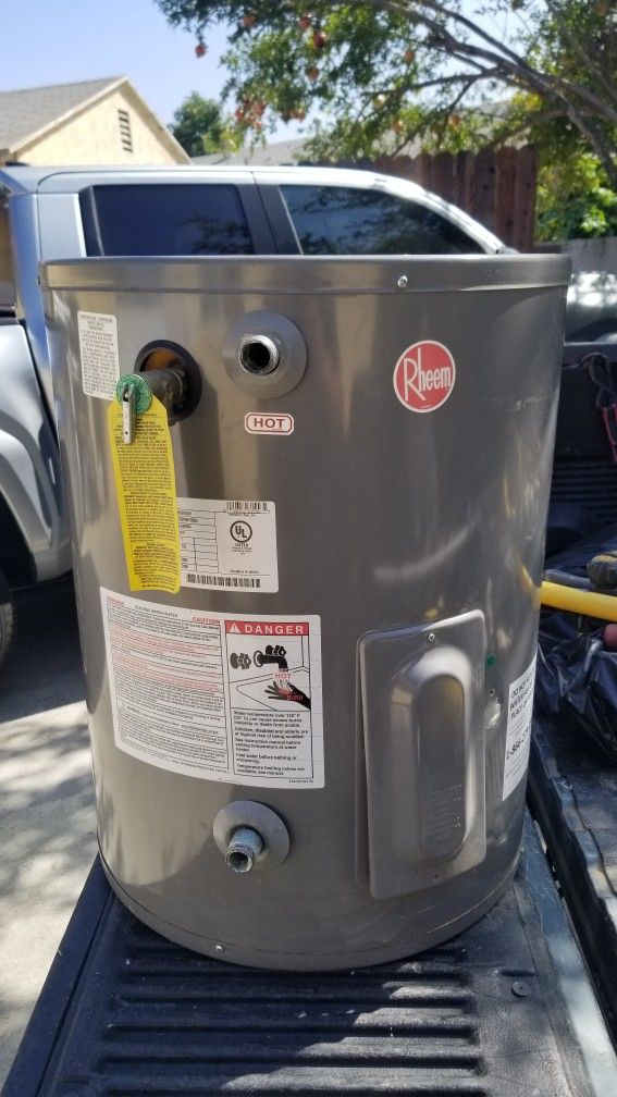 19 Gallon Rheem 1 Yr Old
