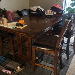 Huge Family Table Seats 6 