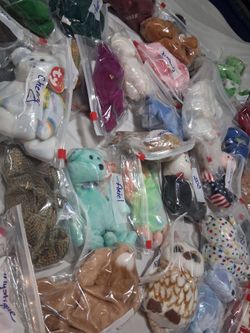 Lot of 65 beanie babies
