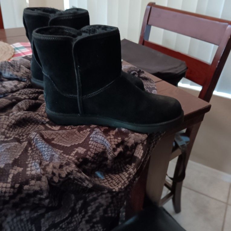 UGG Brand Short Boot Pair