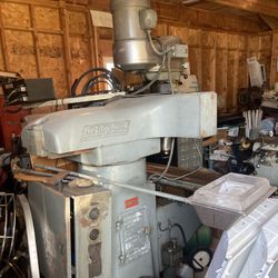 Bridgeport Duplicating Milling Machine. Mechanically and electrically sound.