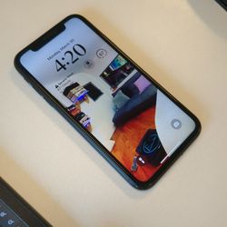 IPHONE XR. 64GB like New. UNLOCKED
