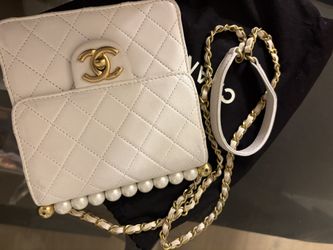 Chanel Beautiful Pearl Leather Bag Lambskin Leather. 
