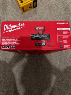 Milwaukee M18 Compact Brushless Impact Driver Kit