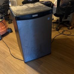 Mini Fridge 
