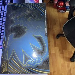 Charizard Ultra premium collection 