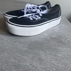 Vans Authentic Black and White Woman 5.5