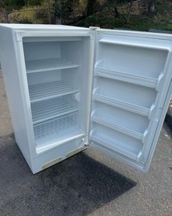 Household upright freezer 10 cubics