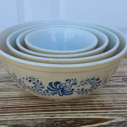 Vintage Pyrex  Bowls 