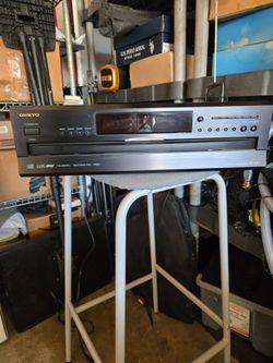 Functional Onkyo DX-C390 compact disc changer with remote