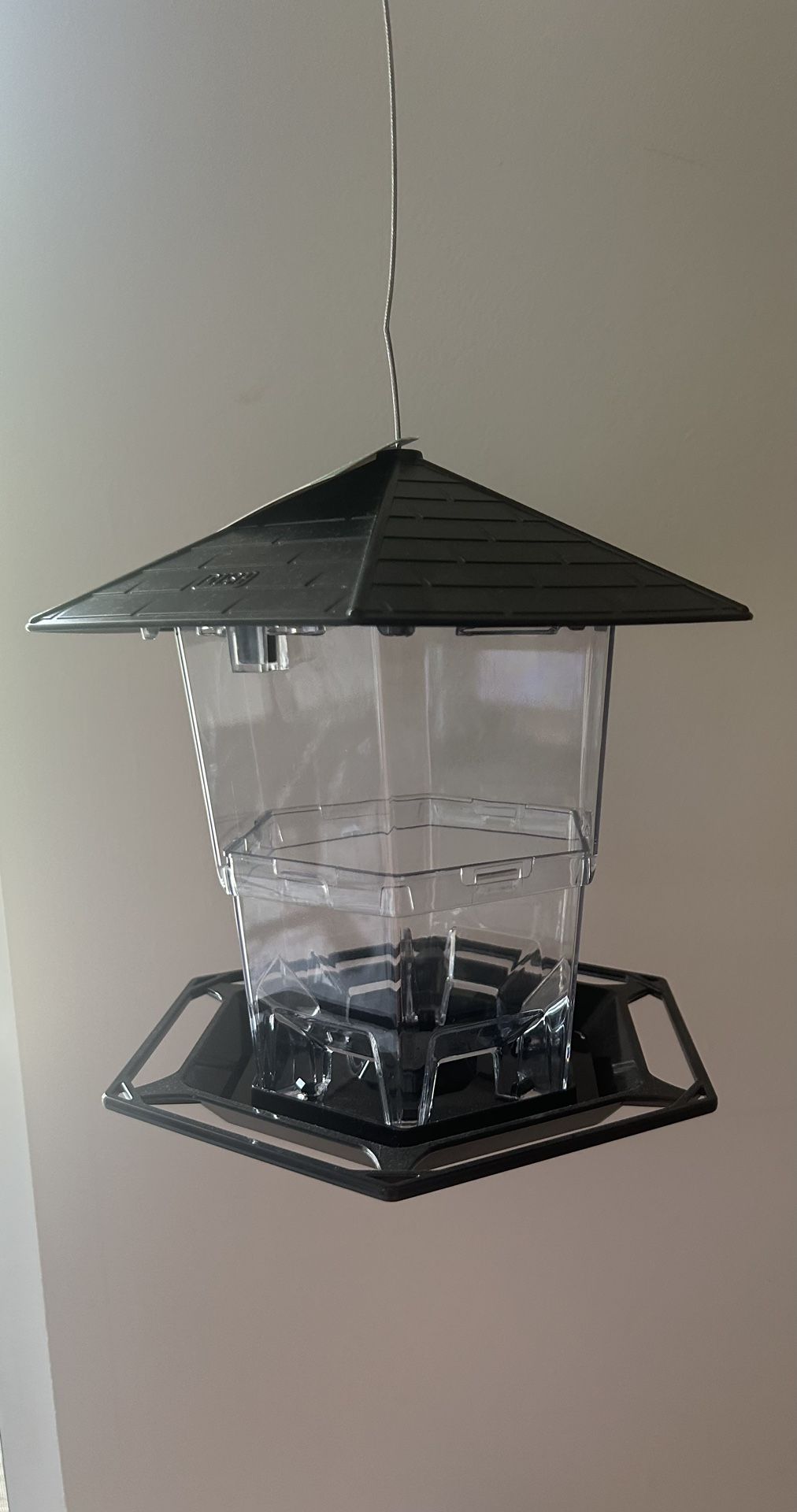 Bird feeder