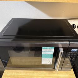 LG 1.5 cu ft Countertop Microwave Oven in Stainless Steel