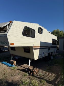 25’ fifth wheel  $1000 OBO Trade?