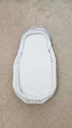 Portable baby bed