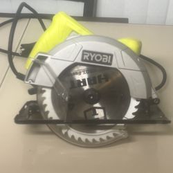 Ryobi CSB125 13 Amp 7.25 inch Circular Saw Z646 Factory Reconditioned. Used in good condition with some minor cosmetic blemishes. These blemishes are 