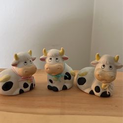 3 Small Cow Statues