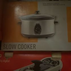 Slow cooker