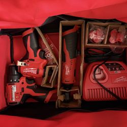 set tools 3 drills battery and charger 