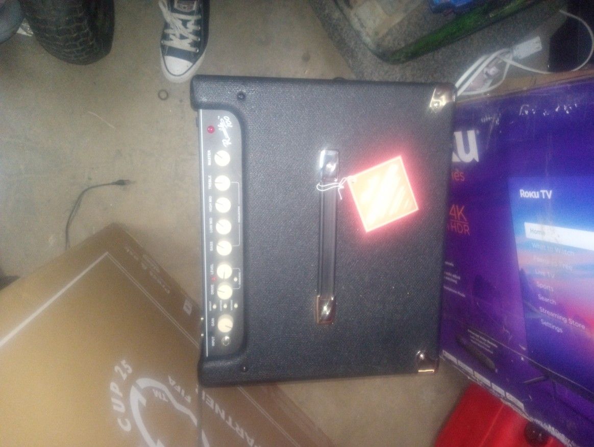Fender Rumble 100 Bass Amp
The Fender Rumble 100 bass amp combo is a compact, lightweight option that boasts 100 watts 