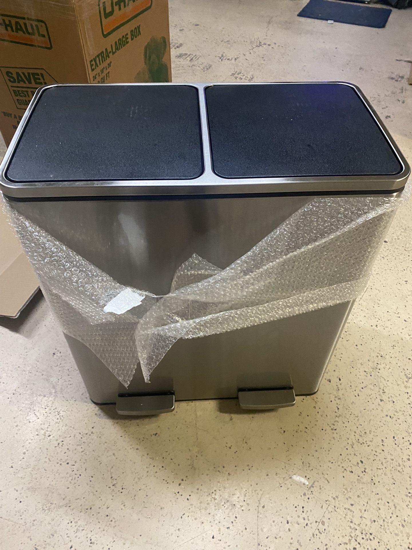 Stainless Steel Trash Can . 