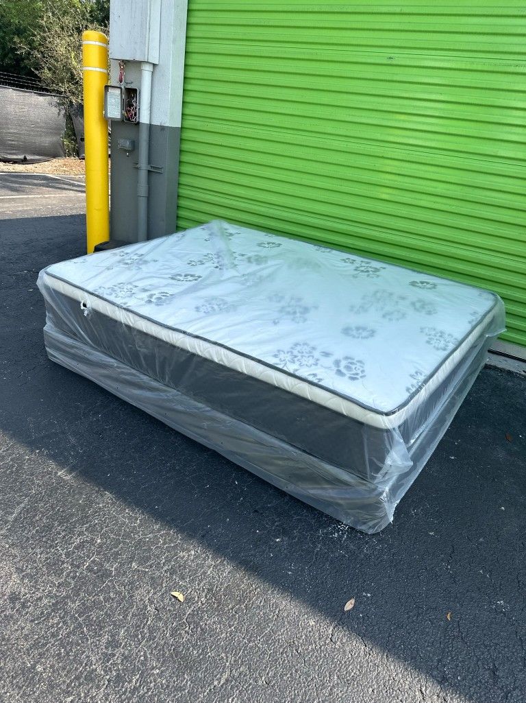 NEW QUEEN PILLOW MATTRESS AND BOX SPR+ING 2pcs