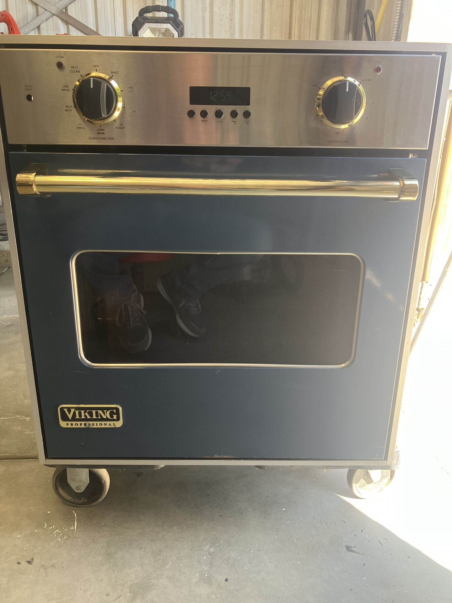 Viking Built-In 27 inch Professional Single Electric Convection Wall Oven Blue