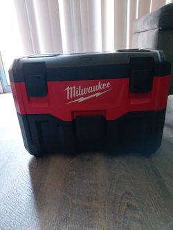 Milwaukee M18 Vacuum
