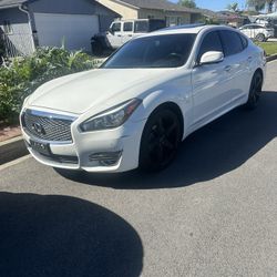 2015 Infiniti Q70