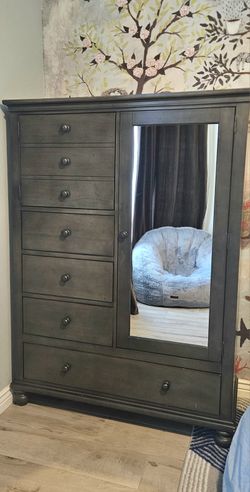 COSTCO - Brookdale Chiffarobe Storage