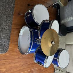 Complete Children’s drum set 