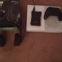 Xbox One S With 1Tb Hard drive And A Headset With Controller 150
