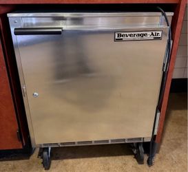 Beverage Air Under counter reach-in fridge