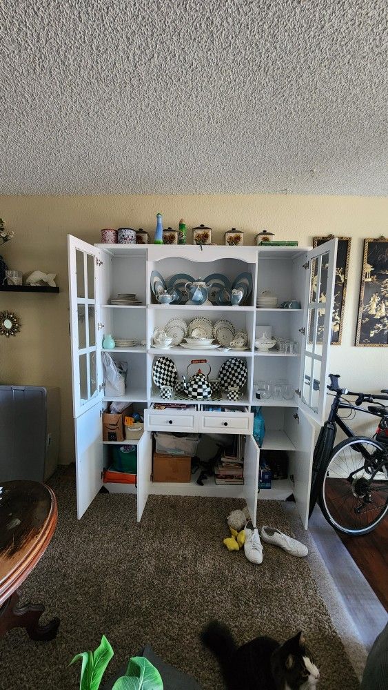 White Hutch