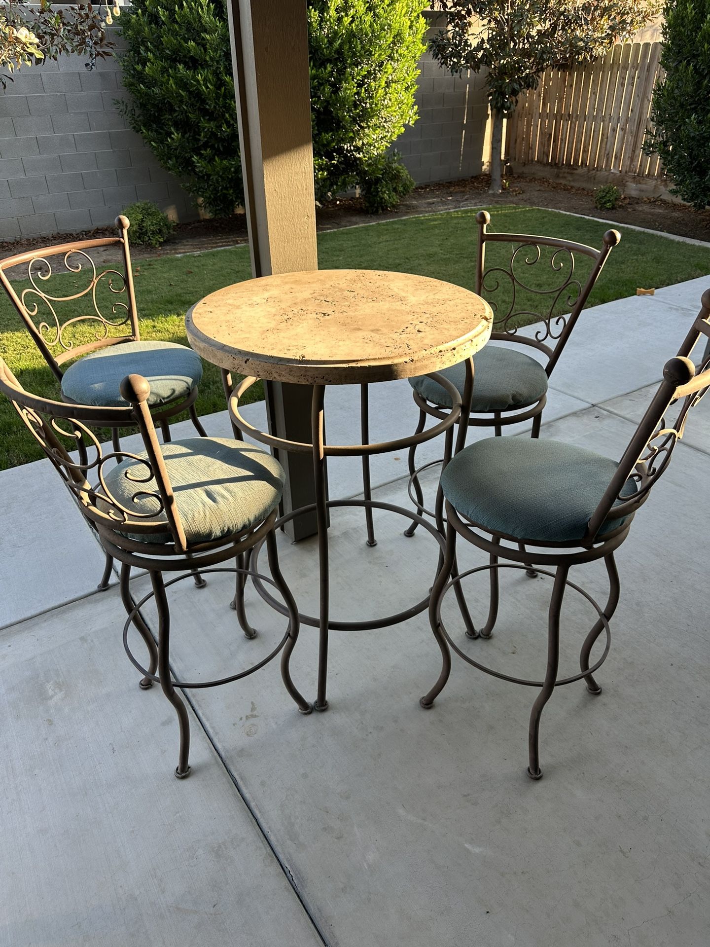 Bistro table & 4 Stools