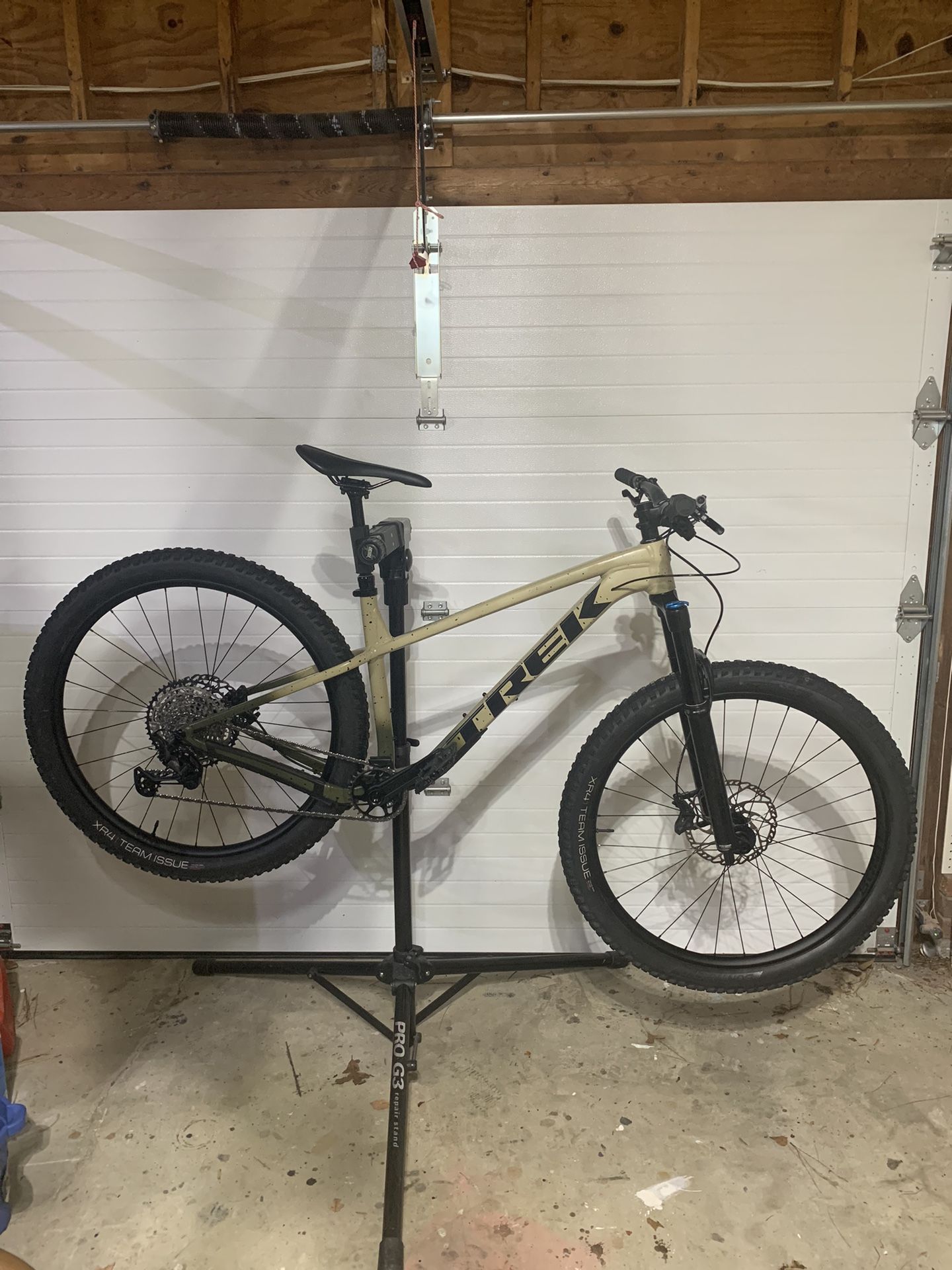 2023 Trek Roscoe 9