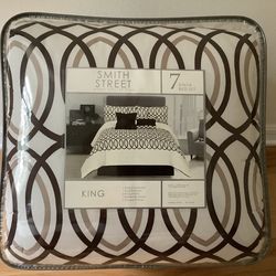 Smith Street 7 -piece King Bed Set