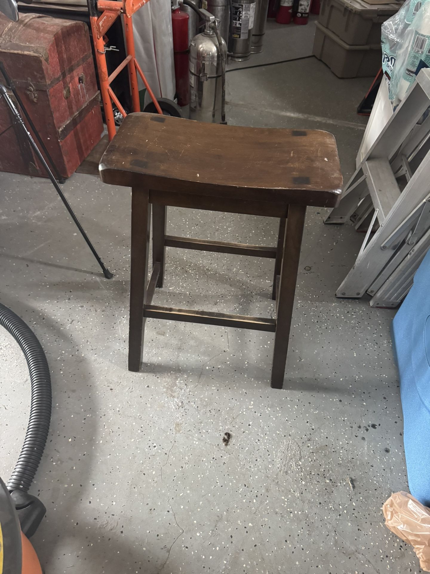 6 Counter Height Bar Stools. - Ok Condition. 