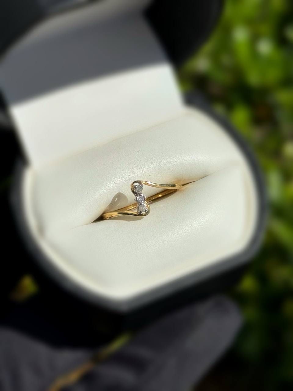 Jewelry 10k solid yellow gold diamonds 0.10CTW ring sz 7.00