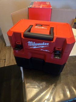 Milwaukee
M12 FUEL 12-Volt Lithium-Ion Cordless 1.6 Gal. Wet/Dry Vacuum (Vacuum-Only)