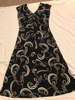 Lady Hathaway size 4 black cream swirl full flowing v neck dress