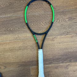 WILSON BLADE 98 Tennis racket 16x19 Grip Size 4 3/8